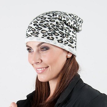 Hat with a tiger pattern 