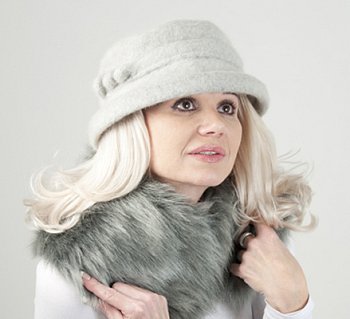 Collar-tufted fur collar